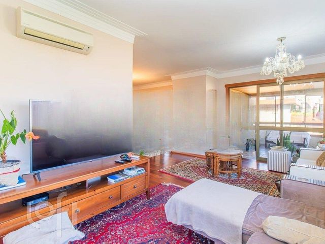 Apartamento com 196m², 3 dormitórios, 1 suíte, 2 vagas, Auxiliadora em Porto Alegre