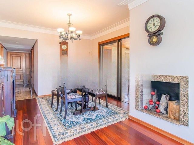 Apartamento com 196m², 3 dormitórios, 1 suíte, 2 vagas, Auxiliadora em Porto Alegre