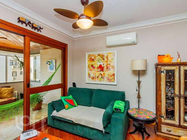 Apartamento com 98m², 2 dormitórios, 1 suíte, 1 vaga, São João em Porto Alegre