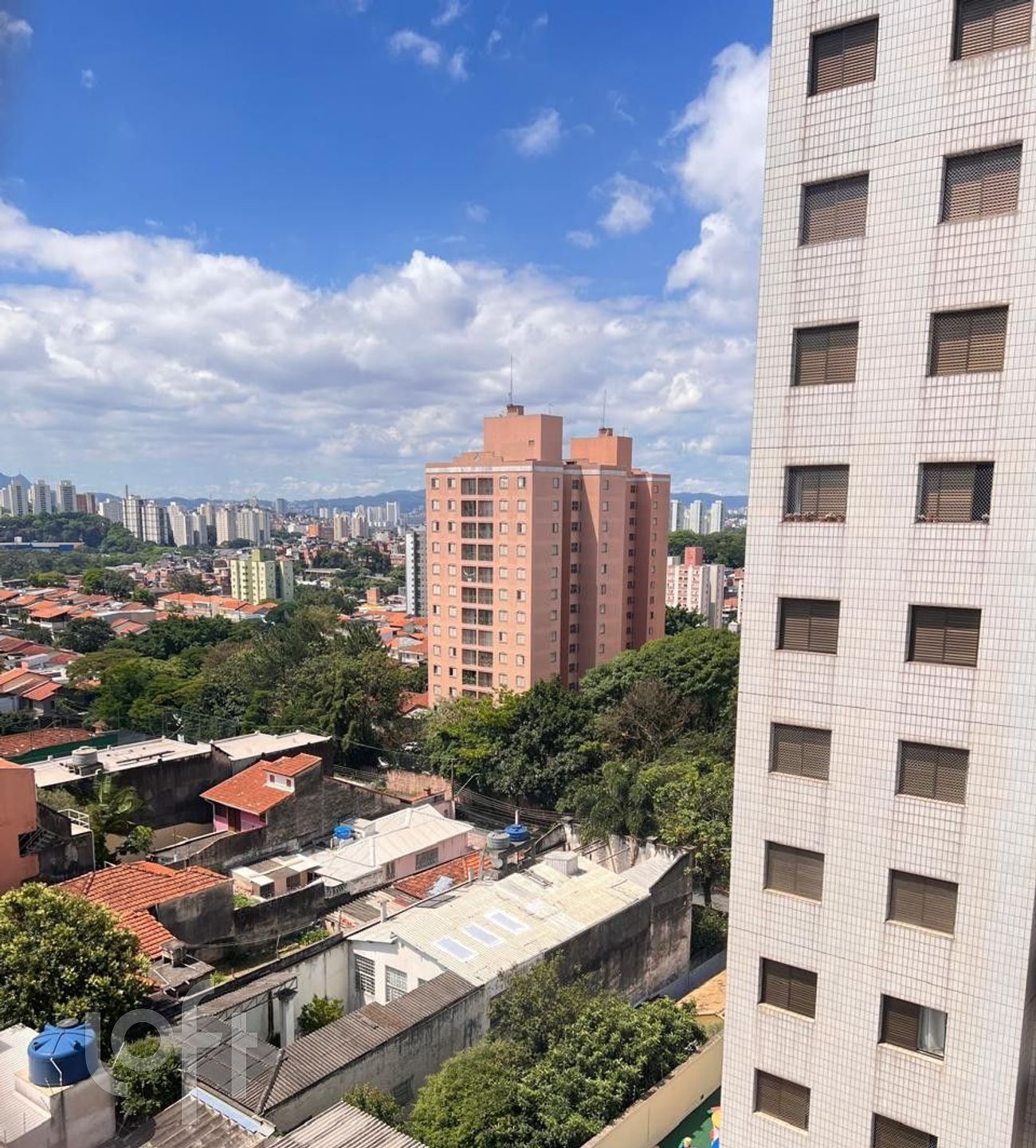 Apartamento à venda com 2 quartos, 70m² - Foto 2