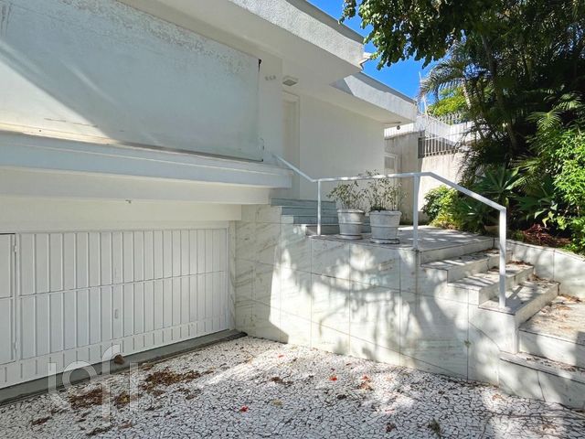 Casa com 268m², 4 dormitórios, 1 suíte, 3 vagas, Três Figueiras em Porto Alegre