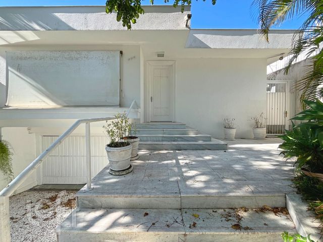 Casa com 268m², 4 dormitórios, 1 suíte, 3 vagas, Três Figueiras em Porto Alegre