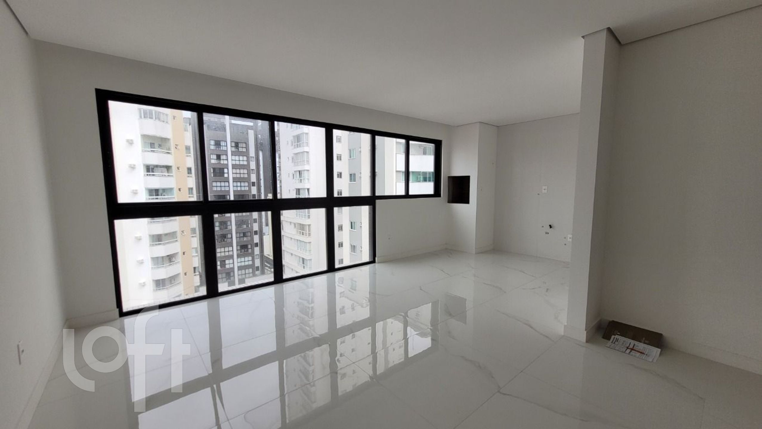 Apartamentos com 112m², 3 quartos, 3 suítes, 2 garagens, no bairro Centro em Balneário Camboriú