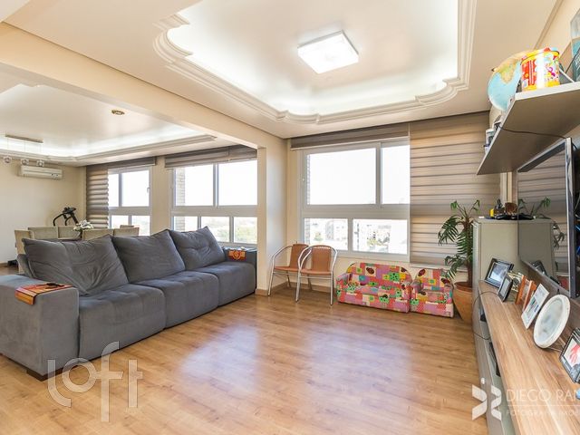 Apartamento com 238m², 3 dormitórios, 1 suíte, 1 vaga, Santa Cecília em Porto Alegre