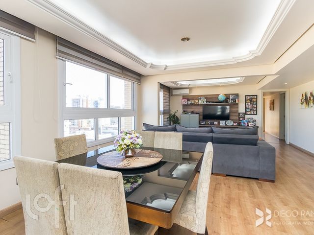 Apartamento com 238m², 3 dormitórios, 1 suíte, 1 vaga, Santa Cecília em Porto Alegre