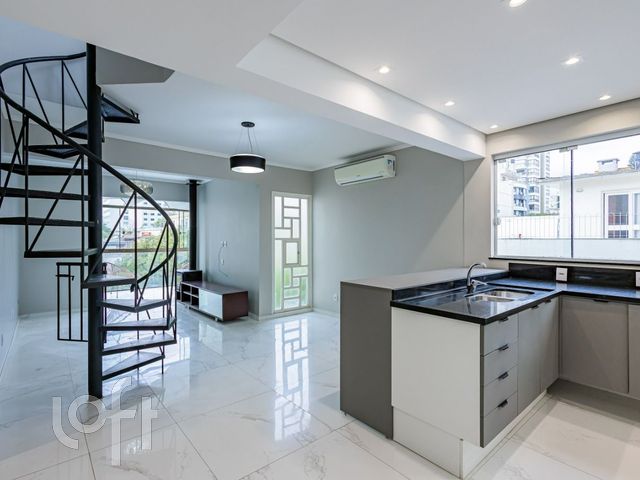 Apartamento com 211m², 3 dormitórios, 1 suíte, 2 vagas, São João em Porto Alegre