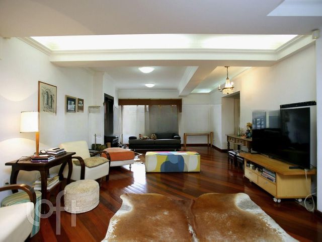 Casa com 363m², 4 dormitórios, 1 suíte, 4 vagas, Três Figueiras em Porto Alegre