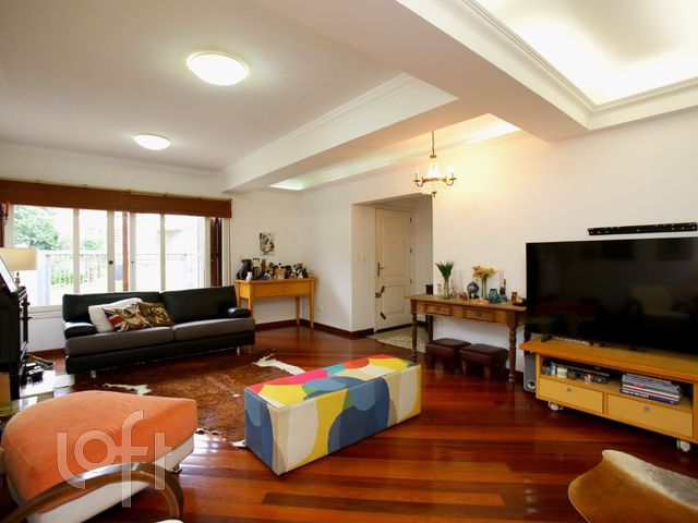 Casa com 363m², 4 dormitórios, 1 suíte, 4 vagas, Três Figueiras em Porto Alegre