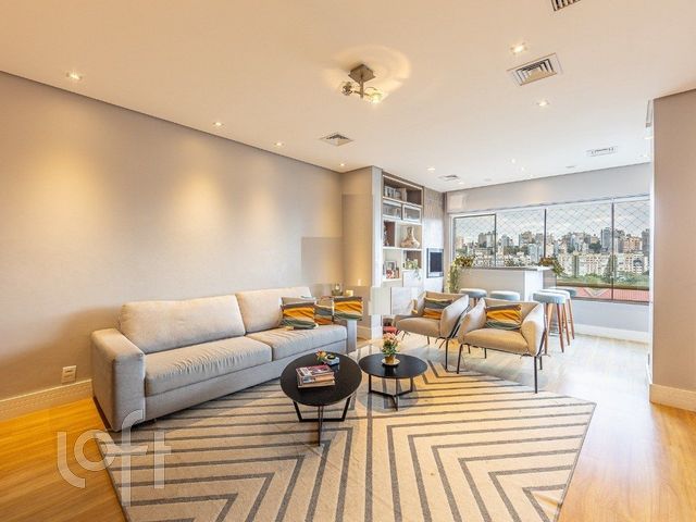Apartamento com 114m², 3 dormitórios, 1 suíte, 2 vagas, Petrópolis em Porto Alegre