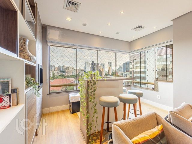 Apartamento com 114m², 3 dormitórios, 1 suíte, 2 vagas, Petrópolis em Porto Alegre