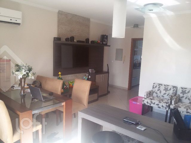 Apartamento com 72m², 2 dormitórios, 1 suíte, 1 vaga, Vila Ipiranga em Porto Alegre