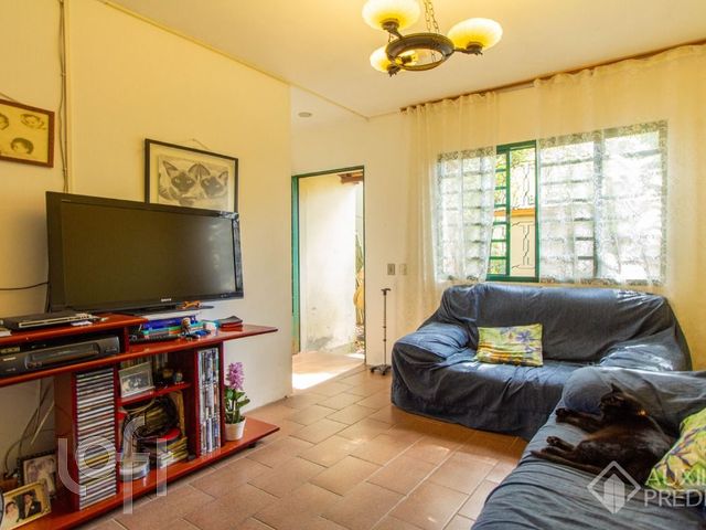 Casa com 114m², 2 dormitórios, 2 vagas, Higienópolis em Porto Alegre