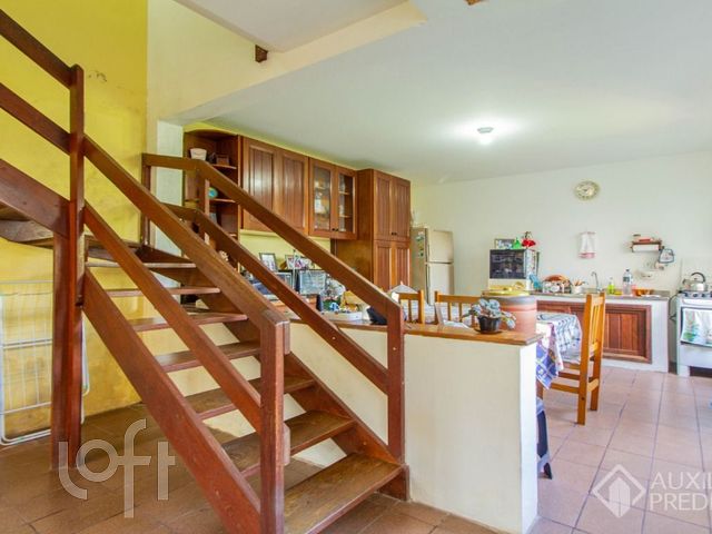 Casa com 114m², 2 dormitórios, 2 vagas, Higienópolis em Porto Alegre