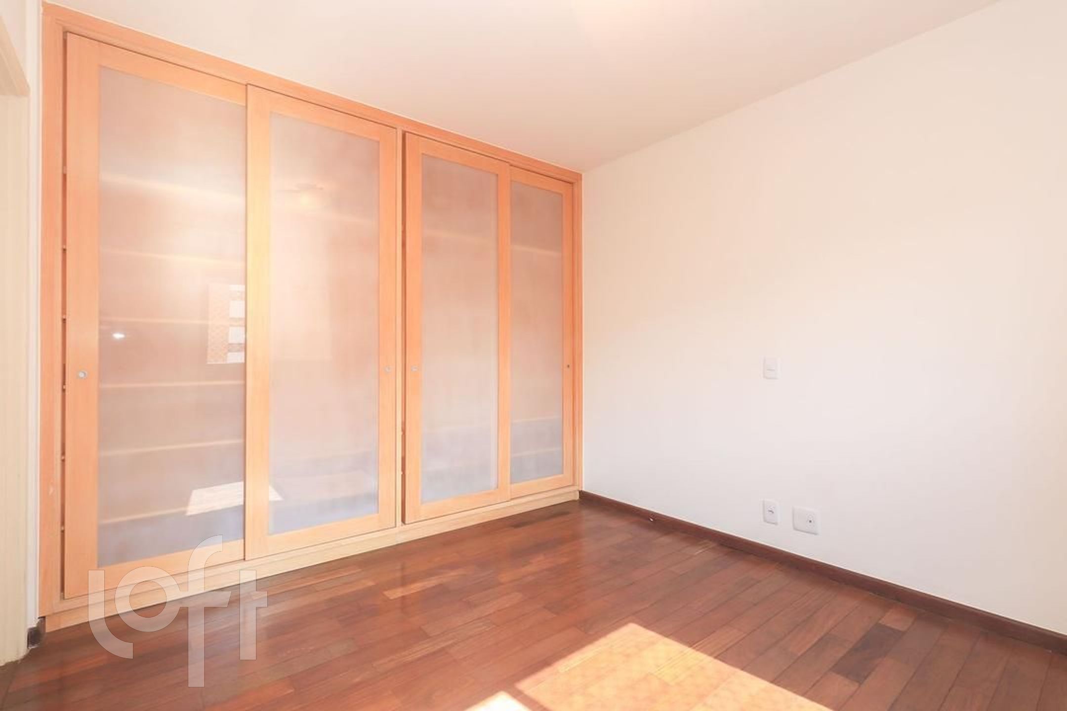 Apartamento à venda com 3 quartos, 207m² - Foto 31