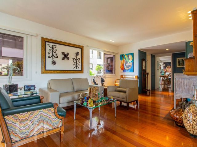 Apartamento com 195m², 3 dormitórios, 1 suíte, 2 vagas, Bela Vista em Porto Alegre