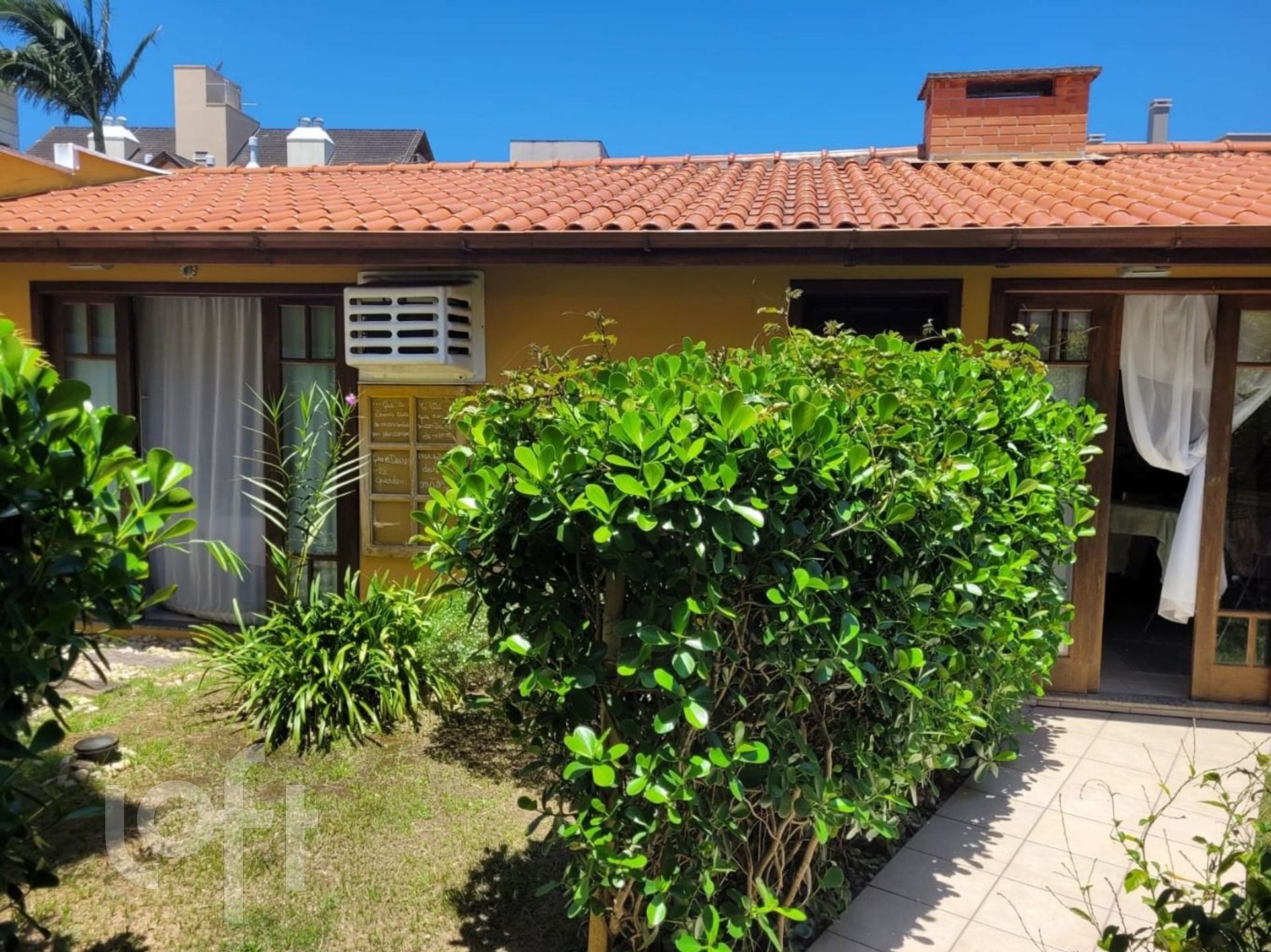 Casa Residencial com 126m², 3 quartos, 2 garagens, no bairro Canasvieiras em Florianópolis