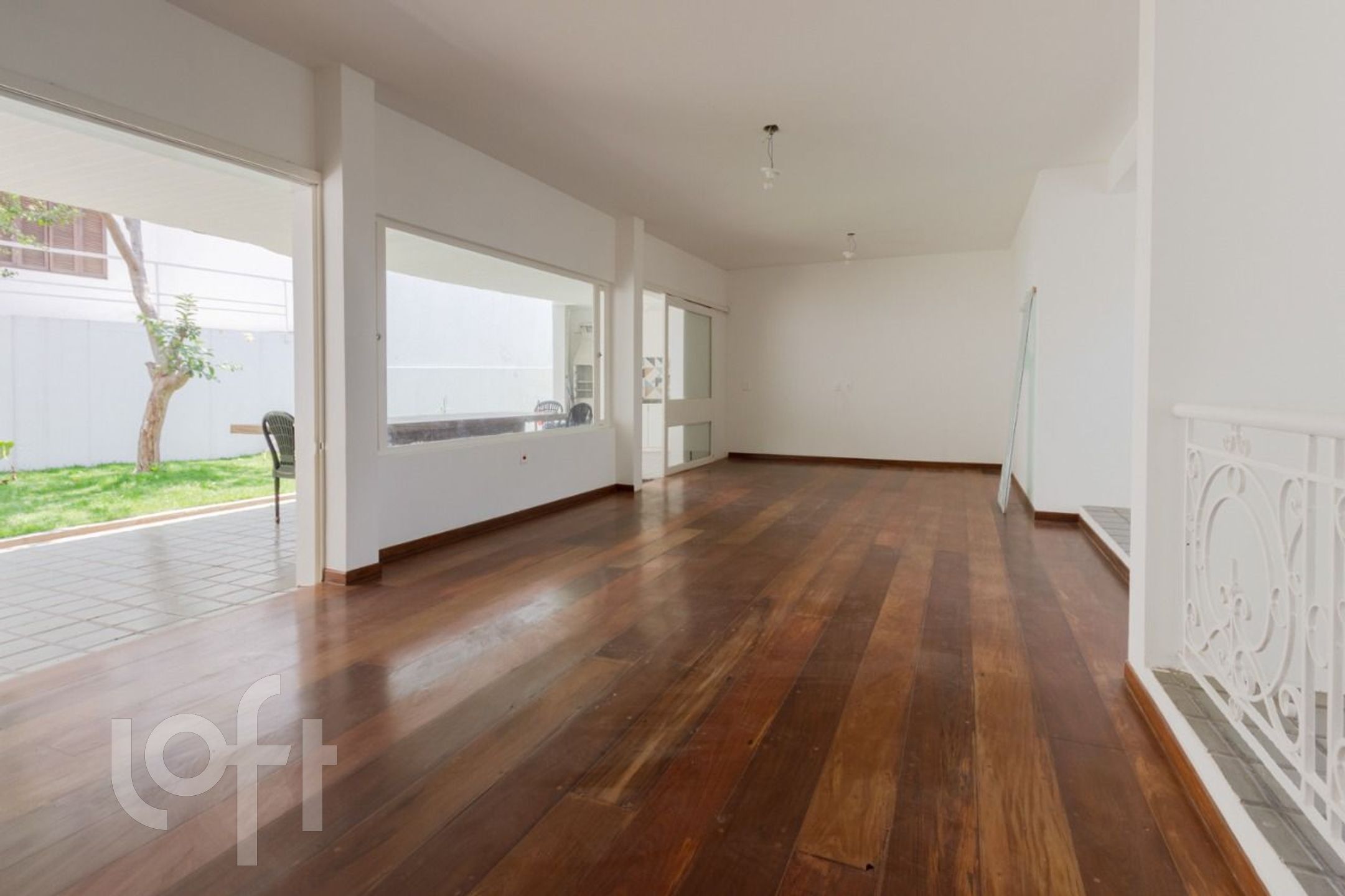 Casa à venda com 3 quartos, 320m² - Foto 1