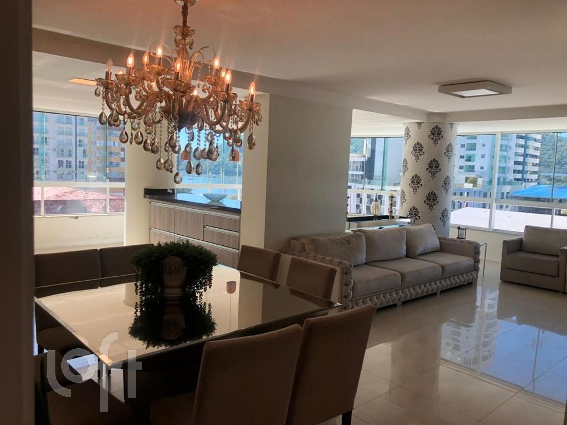 Apartamento à venda em Barra Sul com 168 m², 3 quartos, 3 suítes, 4 vagas