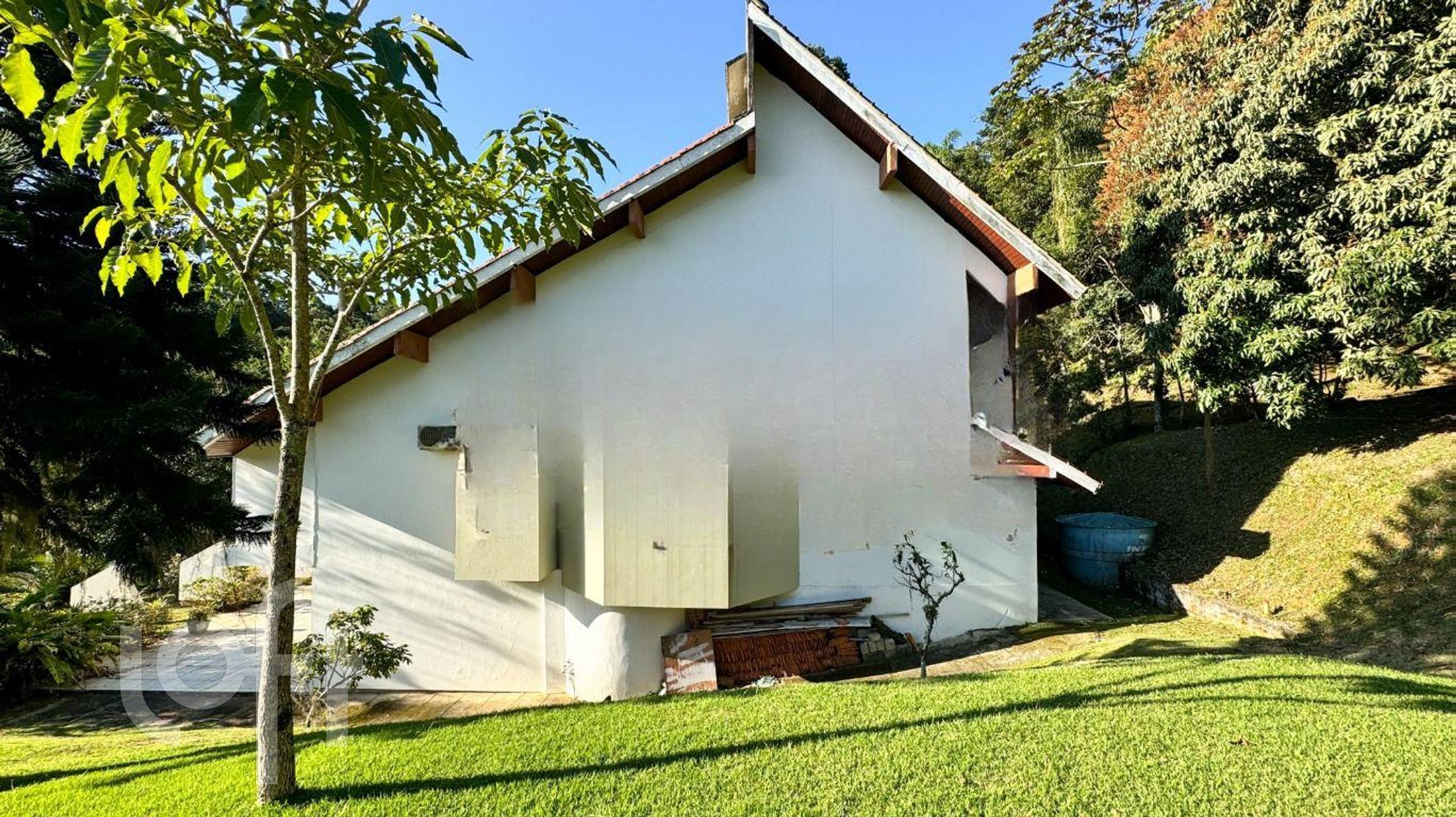 Casa Residencial com 358m², 4 quartos, 3 suítes, no bairro Itacorubi em Florianópolis