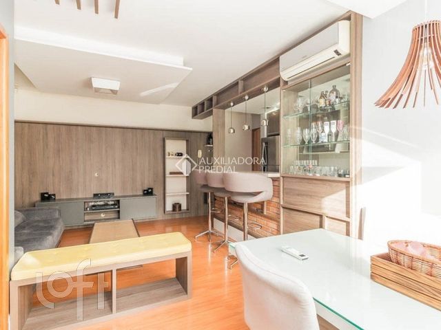 Apartamento com 74m², 2 dormitórios, 1 suíte, 1 vaga, Petrópolis em Porto Alegre