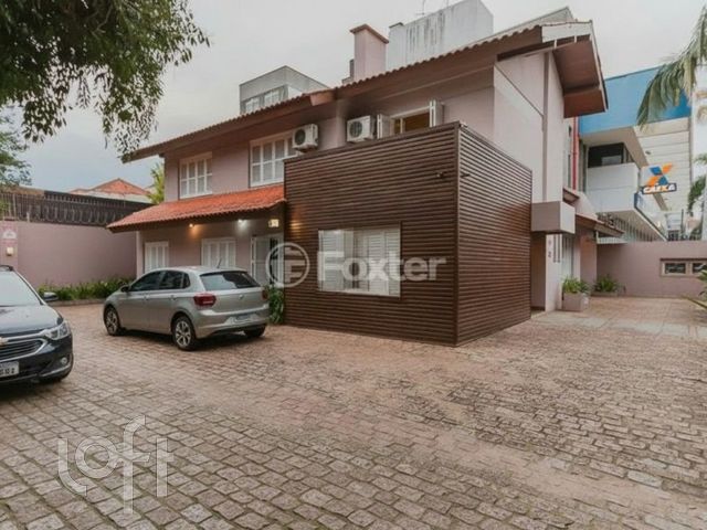 Casa com 300m², 8 dormitórios, 4 suítes, 9 vagas, Menino Deus em Porto Alegre