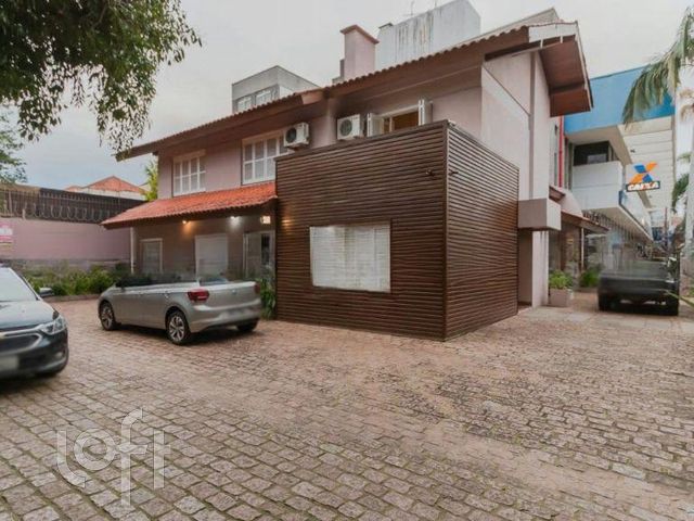 Casa com 300m², 8 dormitórios, 4 suítes, 9 vagas, Menino Deus em Porto Alegre