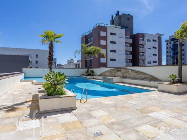 Apartamento com 90m², 3 dormitórios, 1 suíte, 2 vagas, Petrópolis em Porto Alegre