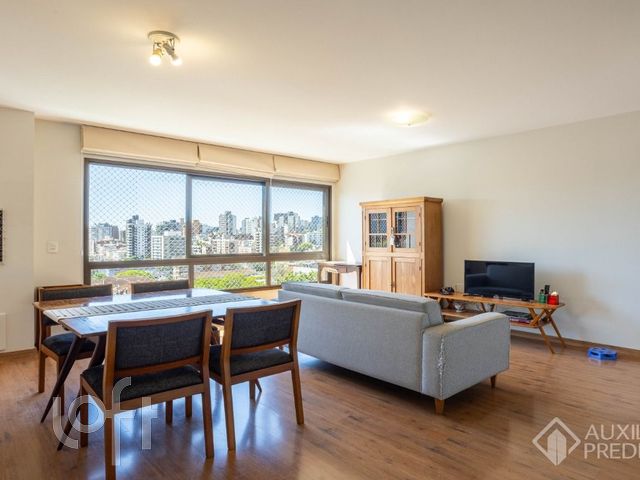Apartamento com 90m², 3 dormitórios, 1 suíte, 2 vagas, Petrópolis em Porto Alegre