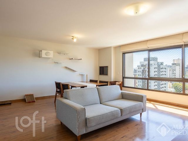 Apartamento com 90m², 3 dormitórios, 1 suíte, 2 vagas, Petrópolis em Porto Alegre