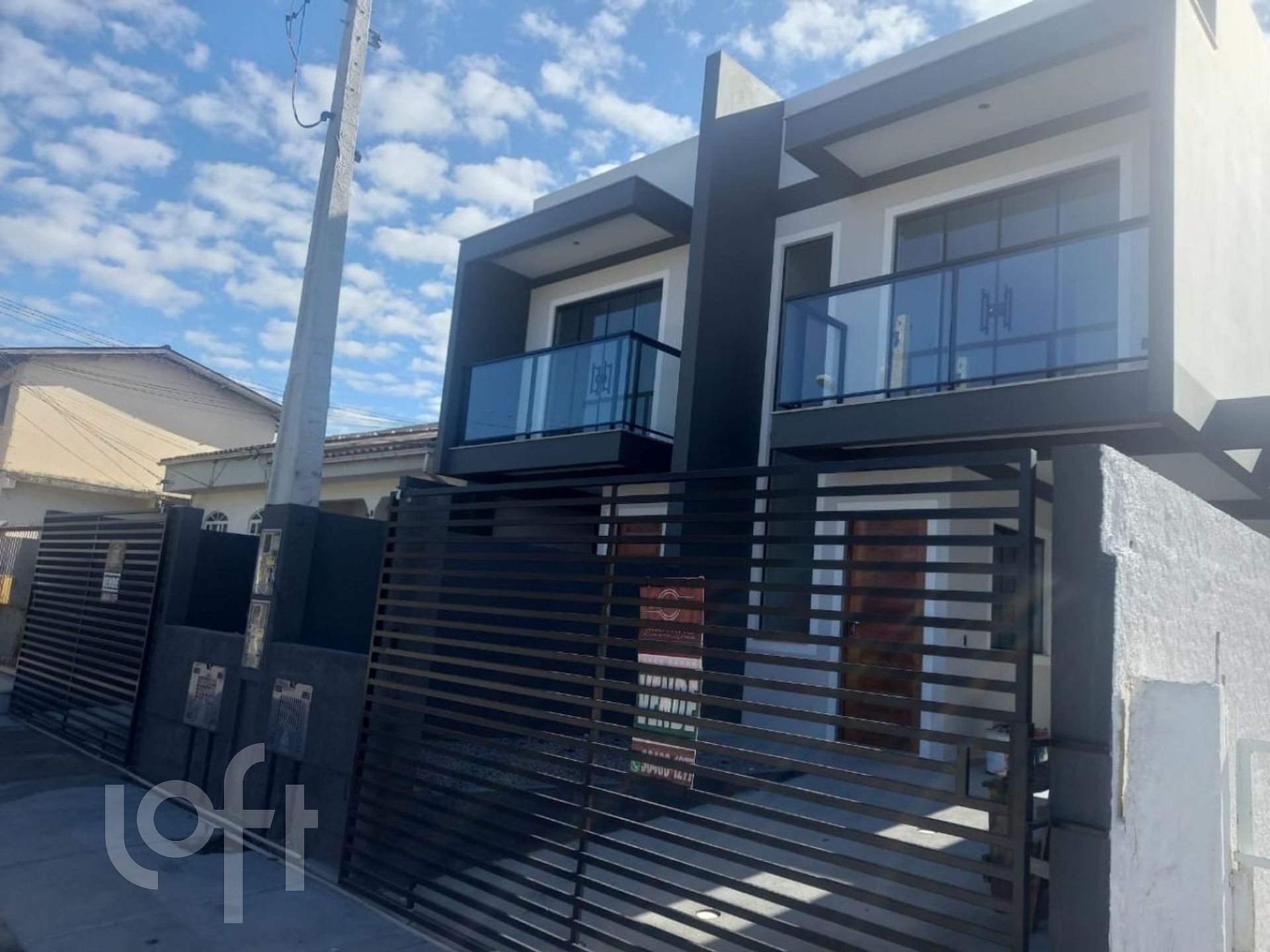 Casa à venda em Forquilhas com 105 m², 2 quartos, 2 suítes