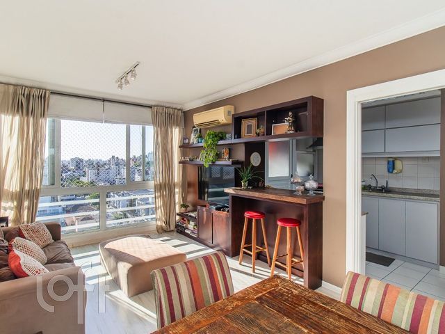 Apartamento com 70m², 2 dormitórios, 1 suíte, 2 vagas, Petrópolis em Porto Alegre