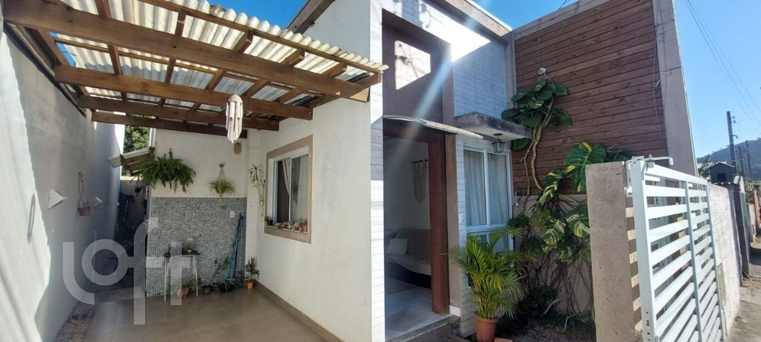 Casa à venda em São João do Rio Vermelho com 60 m², 2 quartos, 1 suíte, 1 vaga