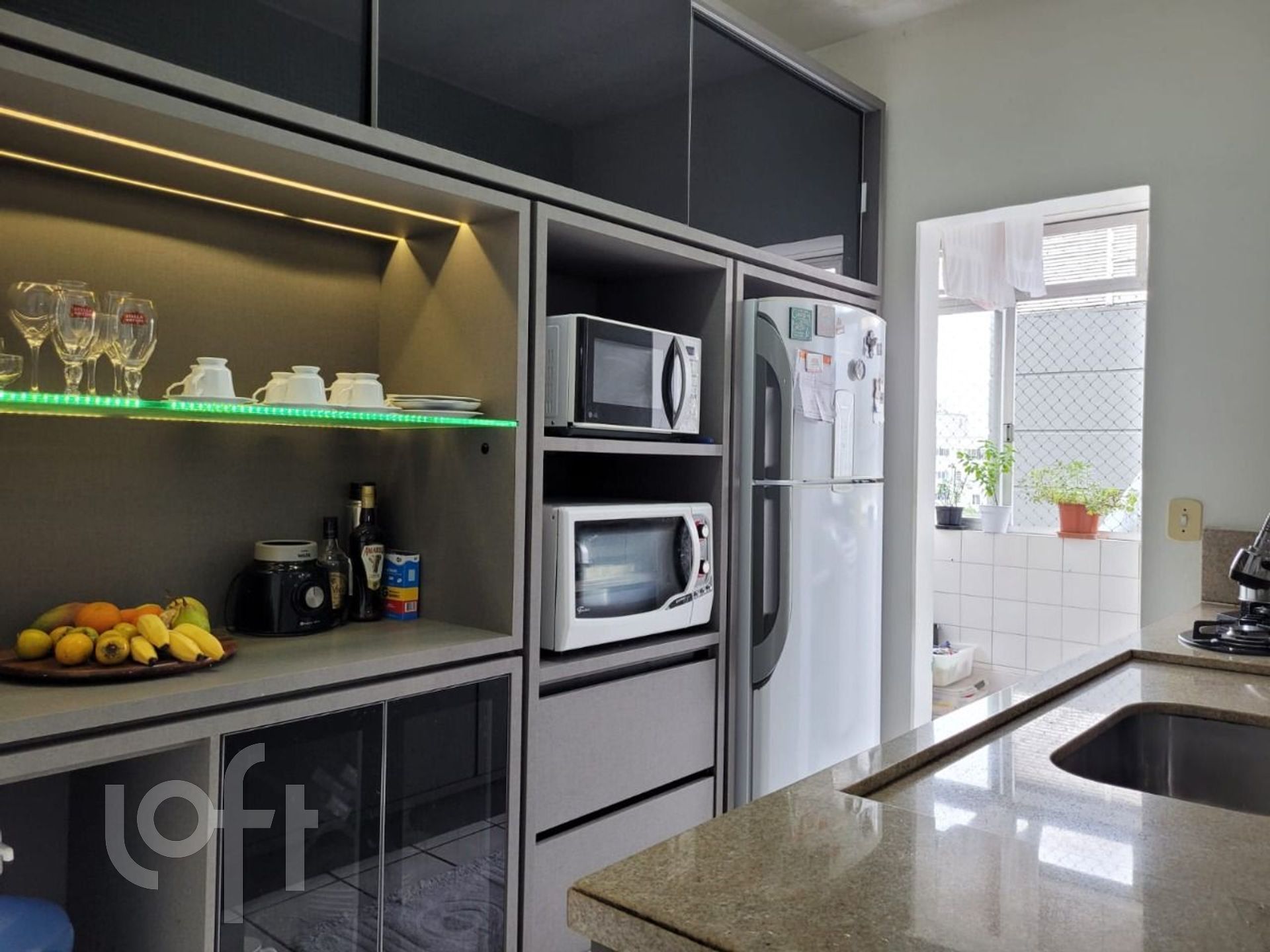 Apartamento à venda em Coqueiros com 64 m², 2 quartos