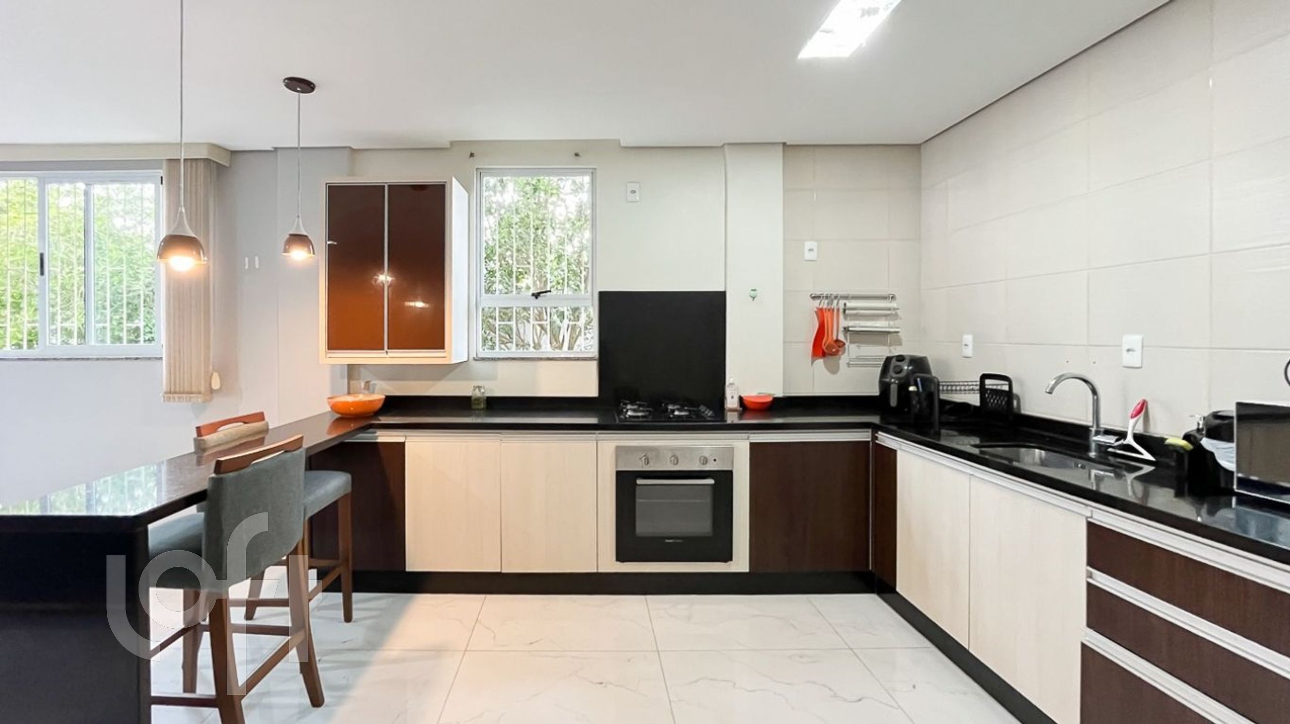 Casa à venda em Moenda com 130 m², 3 quartos, 3 suítes, 2 vagas