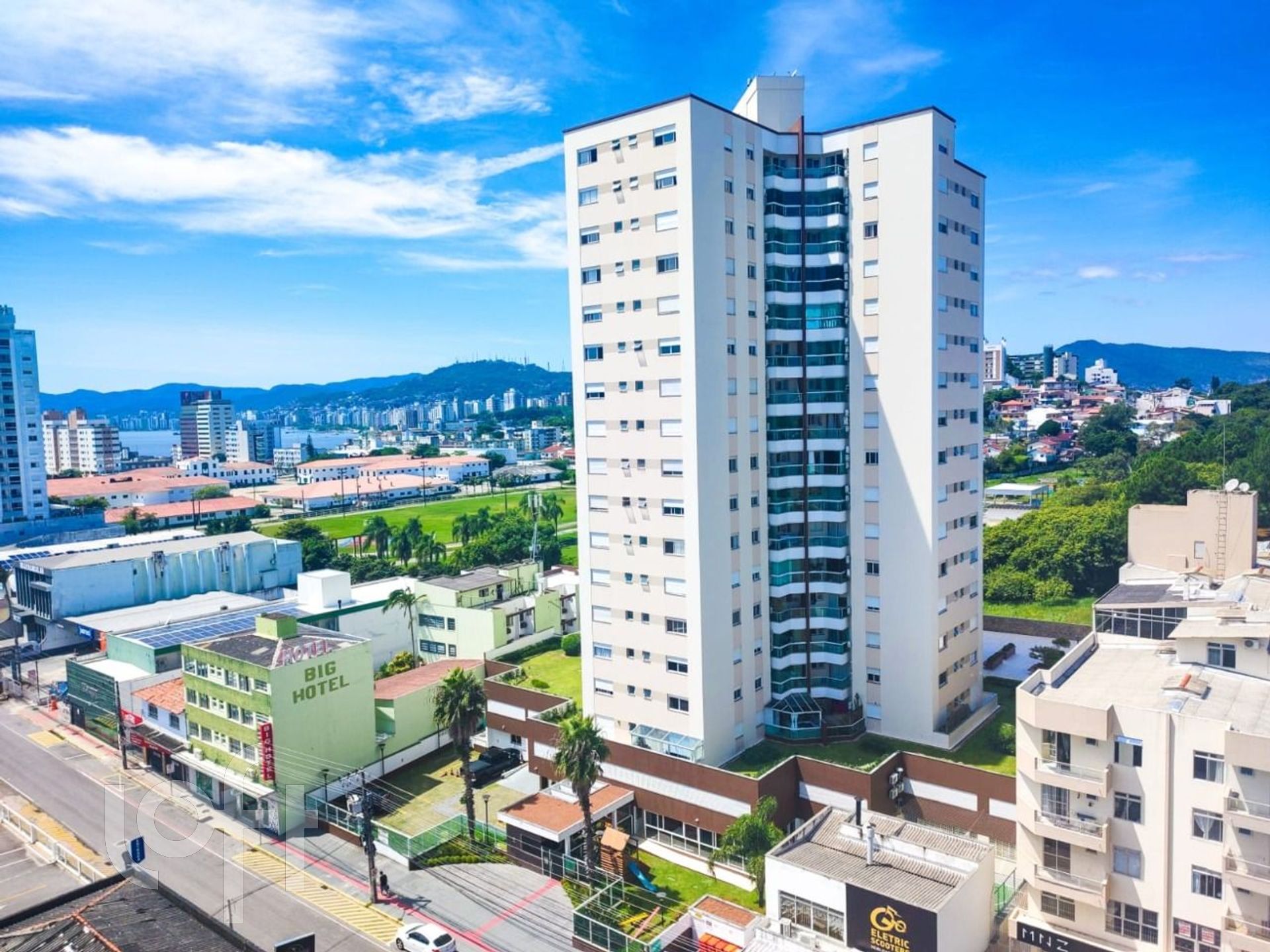 Apartamentos com 150m², 3 quartos, 3 suítes, no bairro Estreito em Florianópolis