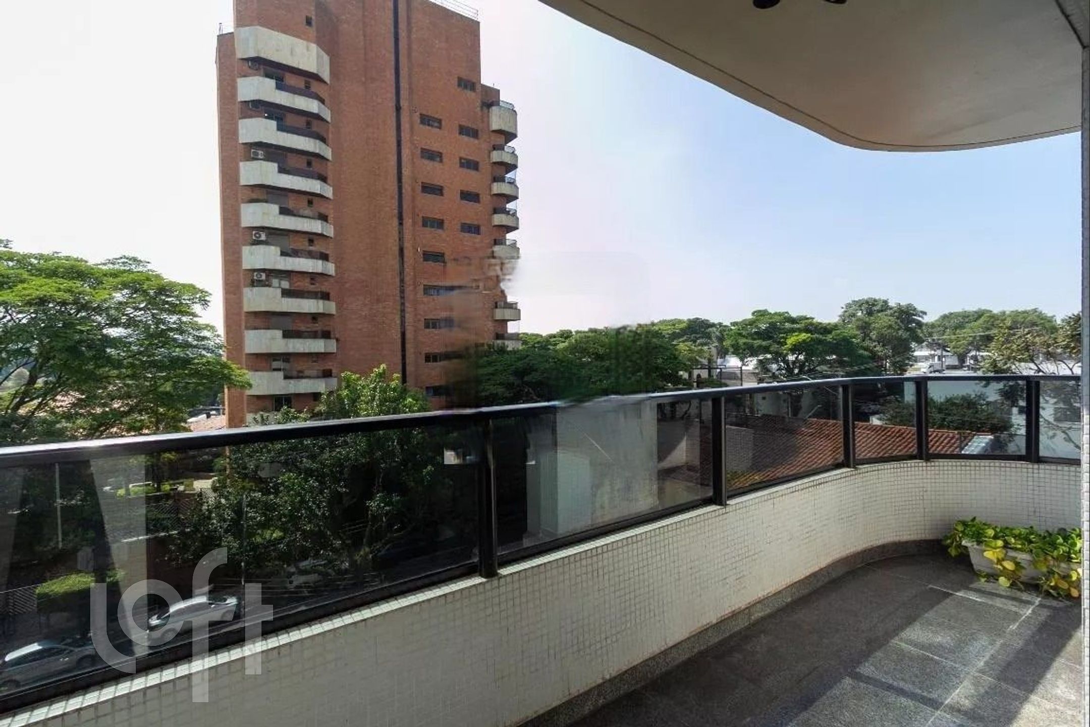 Apartamento à venda com 4 quartos, 220m² - Foto 2