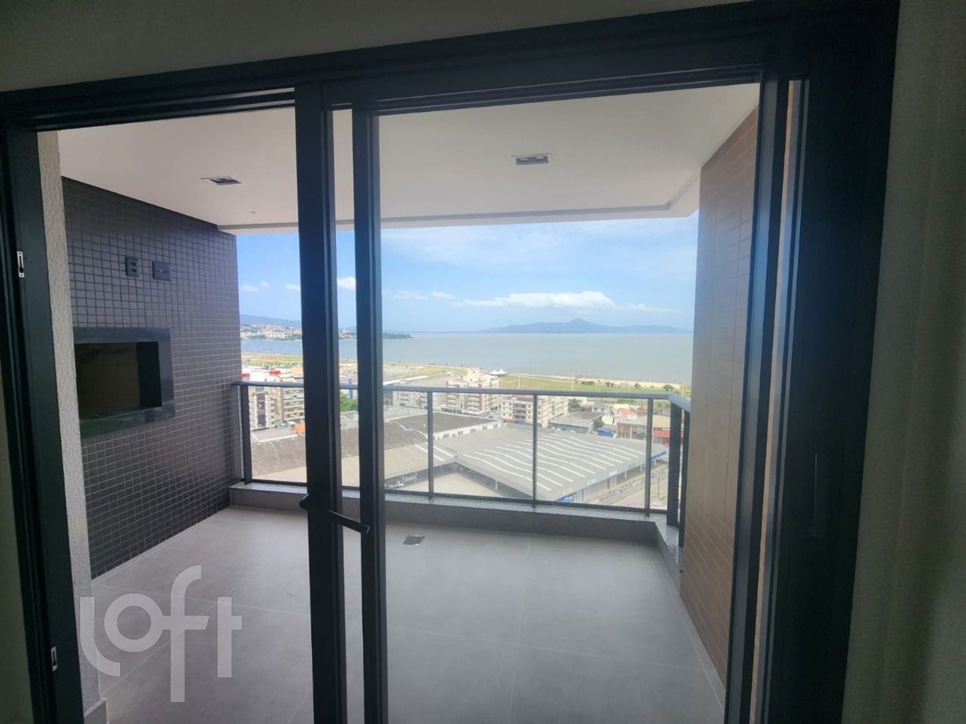 Apartamento à venda em Kobrasol com 77 m², 2 quartos, 1 suíte, 2 vagas