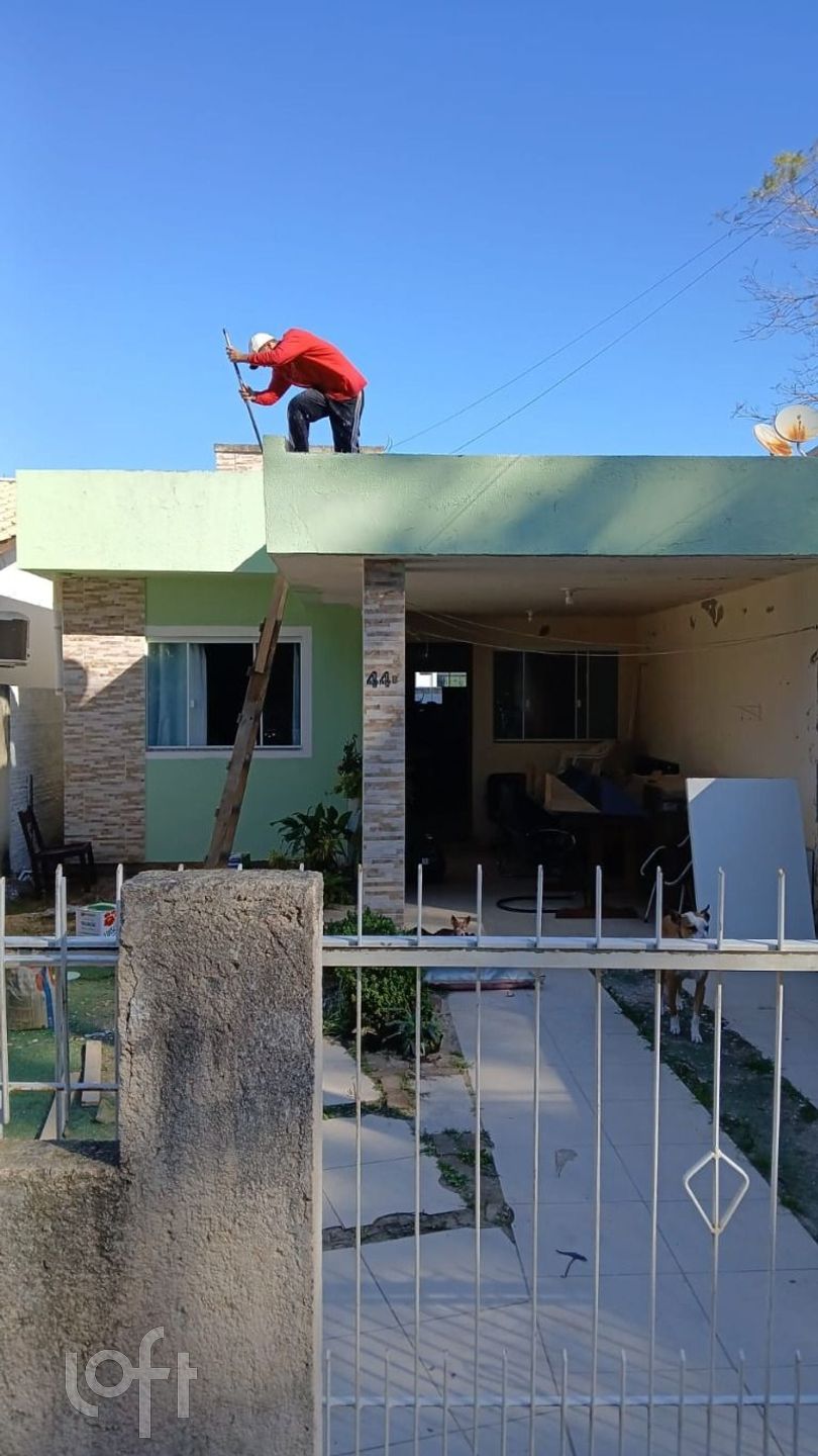 Casa Residencial com 85m², 2 quartos, 2 garagens, no bairro São João do Rio Vermelho em Florianópolis