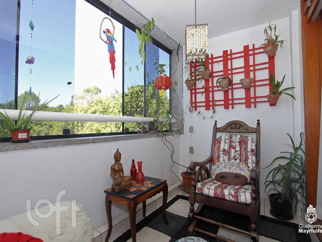 Apartamento com 120m², 3 dormitórios, 1 suíte, 3 vagas, Vila Ipiranga em Porto Alegre