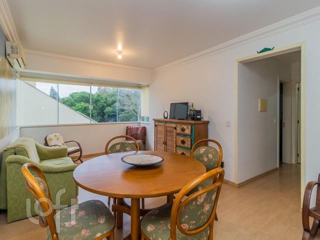 Apartamento com 68m², 2 dormitórios, 1 suíte, 2 vagas, Jardim Botânico em Porto Alegre