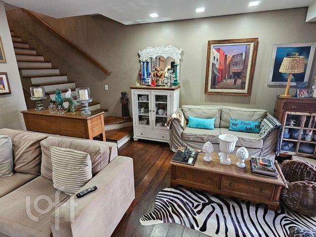 Casa com 362m², 3 dormitórios, 1 suíte, 2 vagas, Petrópolis em Porto Alegre