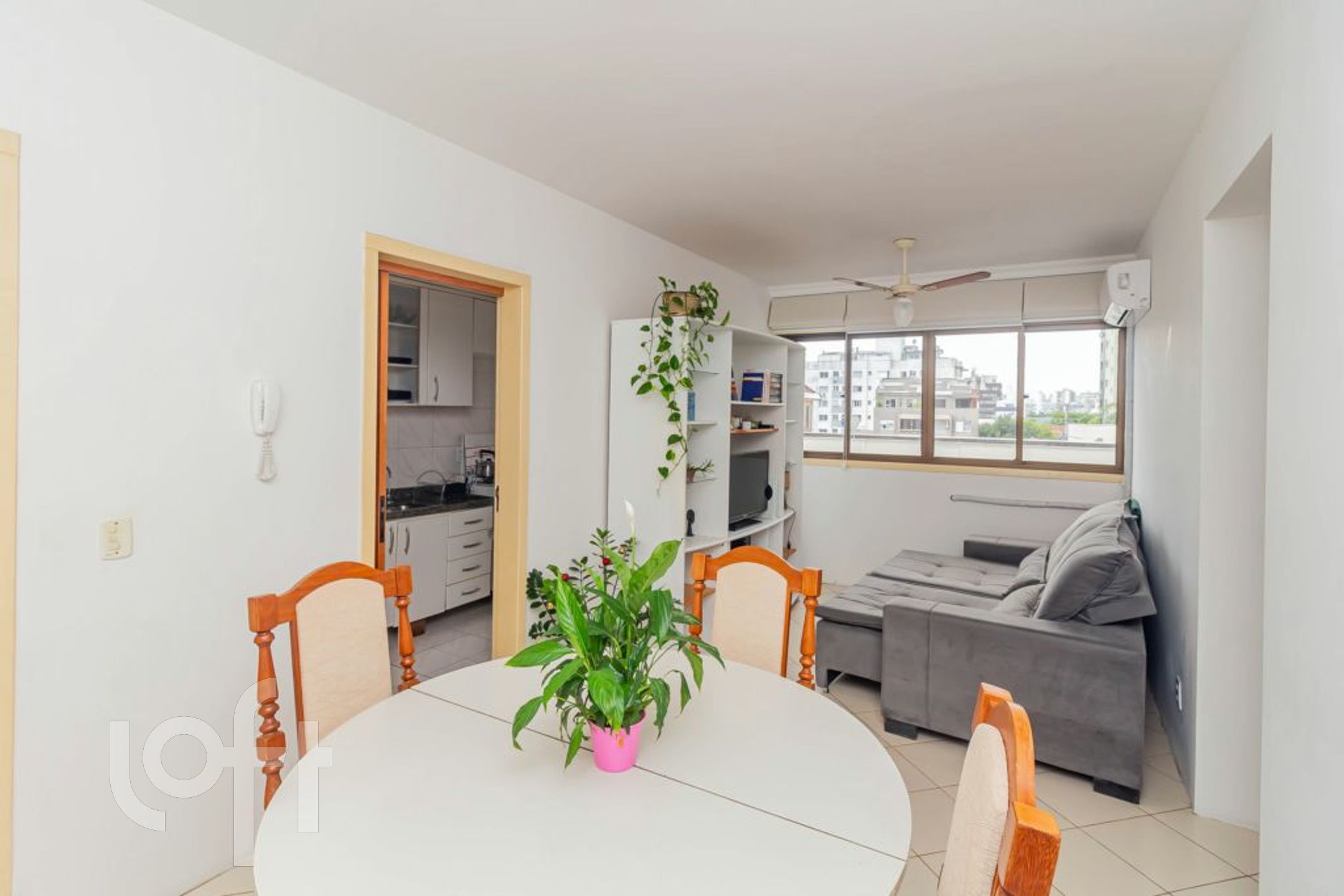 Apartamento com 54m², 2 dormitórios, 1 vaga, Santana em Porto Alegre