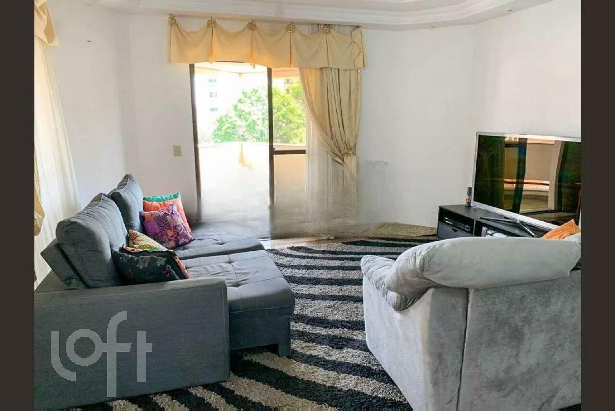 Apartamento à venda com 4 quartos, 200m² - Foto 1