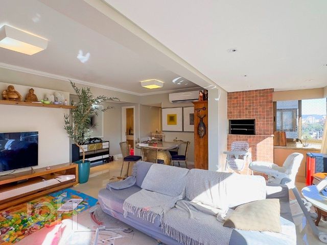 Apartamento com 125m², 3 dormitórios, 1 suíte, 3 vagas, Bela Vista em Porto Alegre