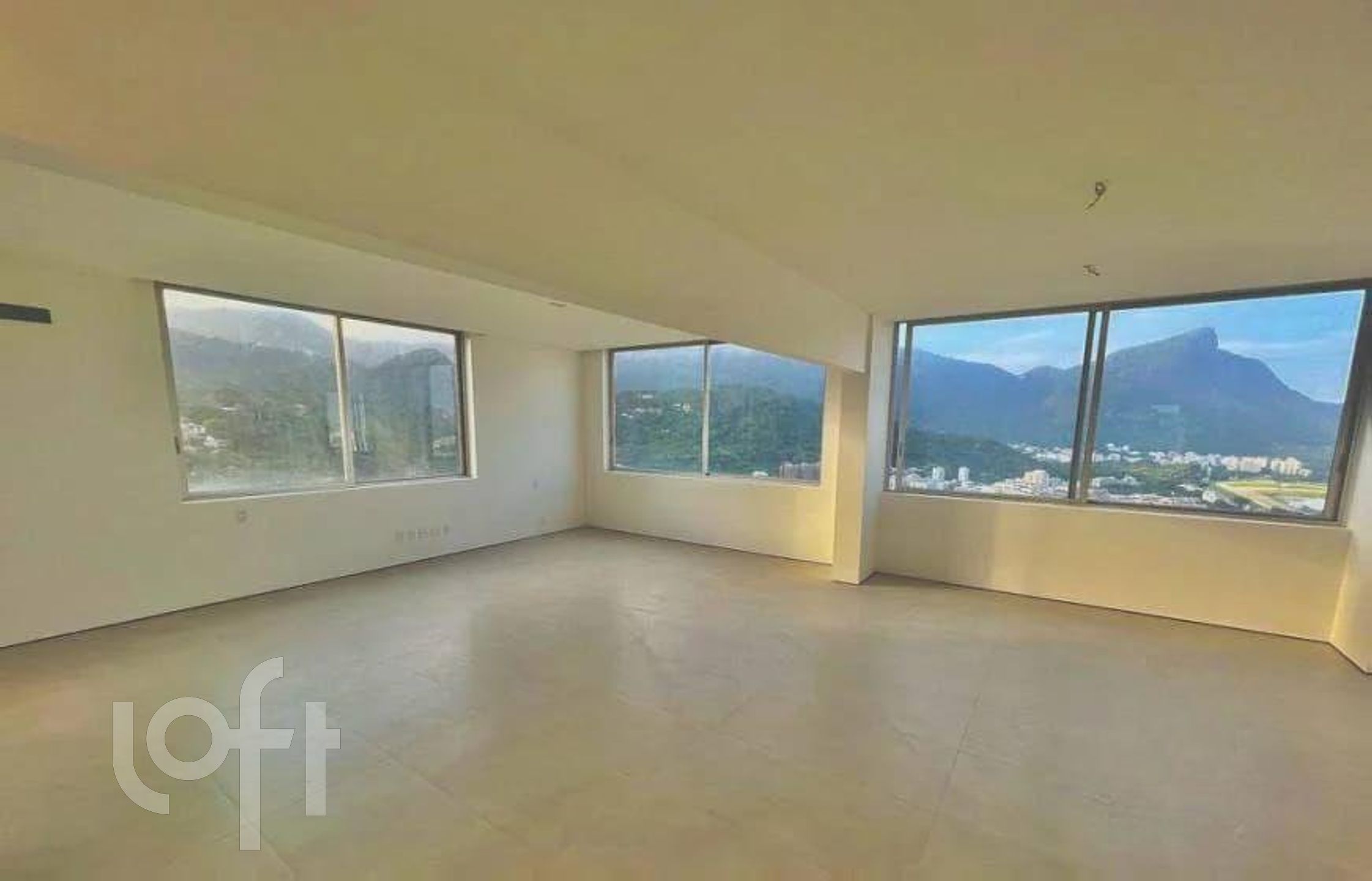 Apartamento à venda com 4 quartos, 200m² - Foto 2