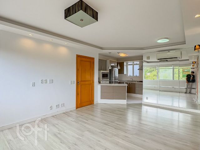 Apartamento com 74m², 2 dormitórios, 1 suíte, 2 vagas, Vila Ipiranga em Porto Alegre