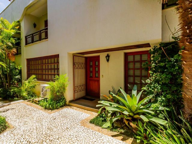 Casa em Condomínio com 271m², 3 dormitórios, 1 suíte, 2 vagas, Três Figueiras em Porto Alegre