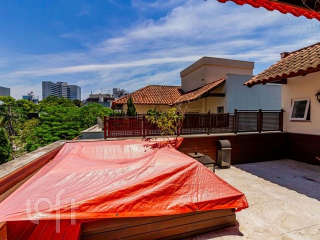 Casa em Condomínio com 271m², 3 dormitórios, 1 suíte, 2 vagas, Três Figueiras em Porto Alegre