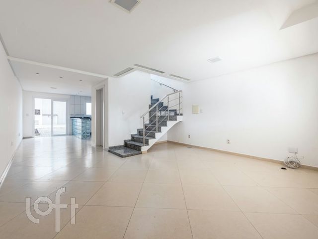 Casa com 163m², 3 dormitórios, 2 suítes, 2 vagas, Vila Ipiranga em Porto Alegre