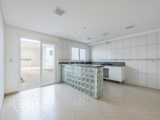 Casa com 163m², 3 dormitórios, 2 suítes, 2 vagas, Vila Ipiranga em Porto Alegre